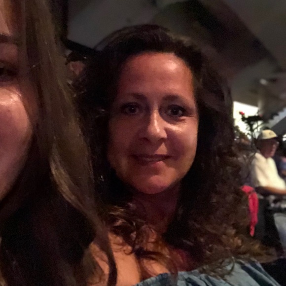 Meet your Posher, Lawna - Picture 1 of 1